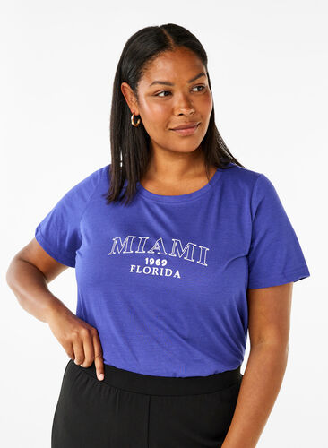 Zizzi FLASH - T-shirt avec motif, Royal Blue Miami, Model image number 0