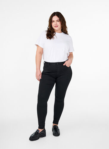 Zizzi Jeans Amy taille haute, éclat de la couleur noire garanti, Black, Model image number 0