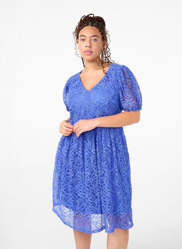 Zizzi Robe en dentelle à manches courtes avec col en V, Dazzling Blue, Model image number 0