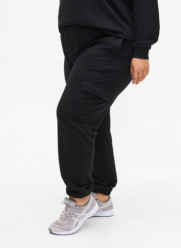 Zizzi Pantalon de survêtement avec poches cargo, Black, Model image number 0