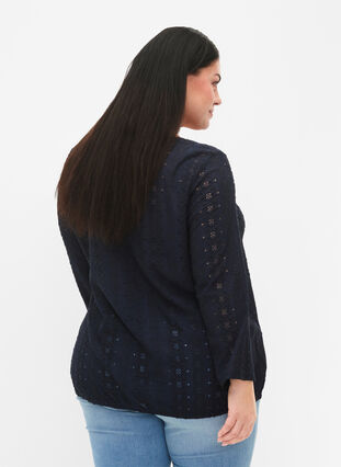 Zizzi Blouse avec broderie anglaise et manches 7/8, Navy Blazer, Model image number 1