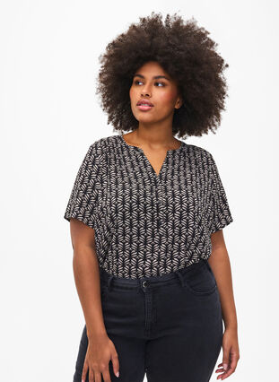 Zizzi Blouse à manches courtes et encolure en V , Black S.Graphic AOP, Model image number 0