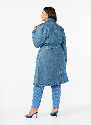 Zizzi Trench en jean avec ceinture, Blue Denim, Model image number 2