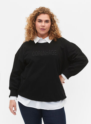 Zizzi Sweat-shirt avec texte brodé, Black Copenhagen , Model image number 0