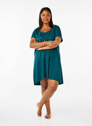 Zizzi Chemise de nuit à manches courtes en coton biologique, Deep Teal Sleep, Model image number 2