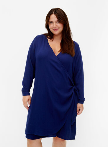 Zizzi Robe à manches longues en viscose au look enveloppant, Medieval Blue, Model image number 0