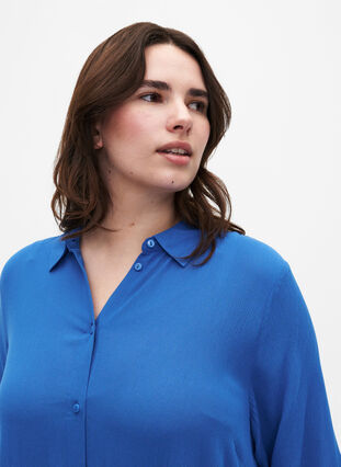 Zizzi Robe chemise à manches courtes en viscose, Victoria blue, Model image number 2