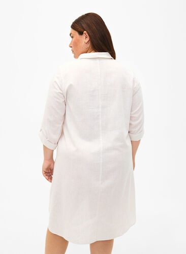 Zizzi Robe rayée en coton et lin, Sandshell Wh. Stripe, Model image number 1