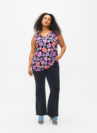 Zizzi Top floral avec col en V, Black Big Flower AOP, Model image number 2