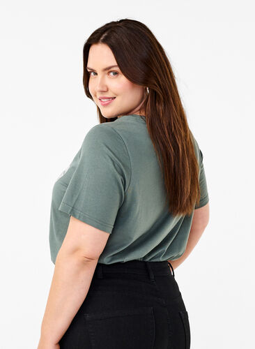 Zizzi FLASH – T-shirt imprimé, Balsam G. Beautiful, Model image number 1