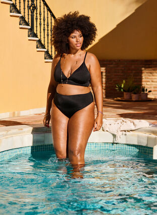 Zizzi Bas de bikini de couleur unie avec taille régulière, Black, Image image number 0