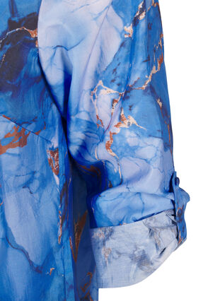 Zizzi Robe chemise en viscose avec imprimé marbre, Palace Blue AOP, Packshot image number 3