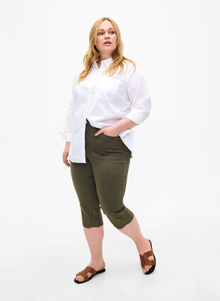 Zizzi  Pantacourts taille haute avec broderie anglaise, Dusty Olive, Model image number 0