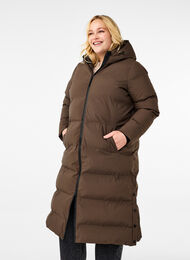 Manteau d'hiver long et matelassé avec capuche, Chocolate Brown, Model