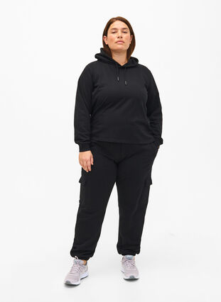Zizzi Pantalon de survêtement avec poches cargo, Black, Model image number 2