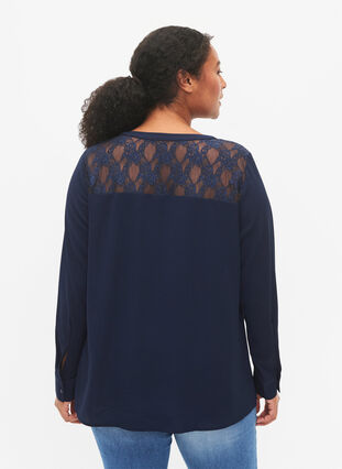 Zizzi Blouse à manches longues avec détails en dentelle , Navy Blazer, Model image number 1