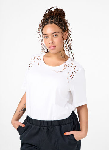 Zizzi T-shirt en coton bio avec détails brodés, Bright White, Model image number 0