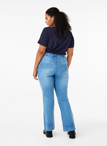 Zizzi Jeans bootcut Ellen à taille haute, Light blue, Model image number 1