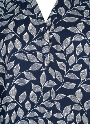 Zizzi Blouse avec smocks et décolleté en V, Navy Leaf, Packshot image number 2