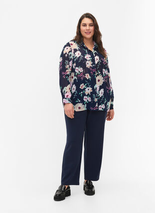 Zizzi FLASH - Chemise à manches longues avec imprimé floral, Navy Flower, Model image number 2