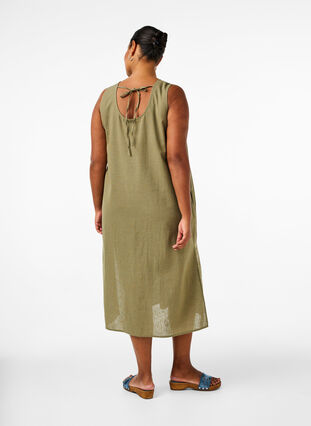 Zizzi Robe sans manches en mélange de coton avec du lin, Deep Lichen Green, Model image number 1