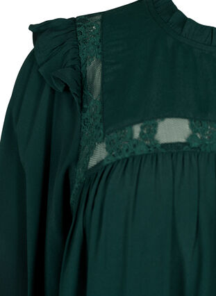 Zizzi Blouse en viscose avec froufrous et dentelle, Scarab, Packshot image number 3