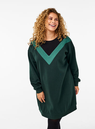 Zizzi Sweat long avec color block, Scarab Color Block, Model image number 0