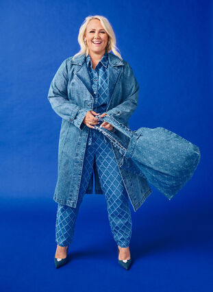 Zizzi Trench en jean avec ceinture, Blue Denim, Model image number 0