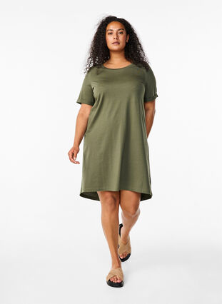 Zizzi Robe t-shirt en coton, Thyme, Model image number 2