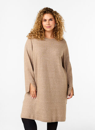 Zizzi Robe en maille à col rond et fendue, Desert Taupe Mel., Model image number 0