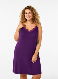 Chemise de nuit avec bord dentelle en viscose, Purple Pennant, Model