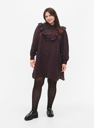 Zizzi Chemise longue en viscose avec imprimé et volants, Winetasting w. Black, Model image number 2