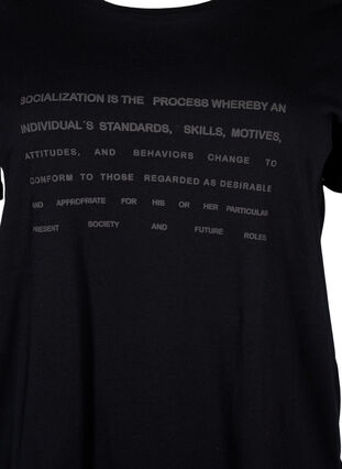 Zizzi T-shirt avec motif de texte, Black W. Black, Packshot image number 2