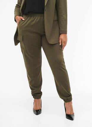 Zizzi Pantalon cargo avec taille élastique, Forest Night, Model image number 2