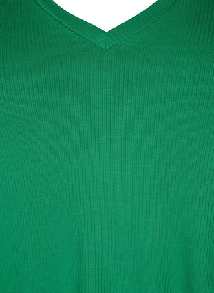 Zizzi T-shirt en viscose côtelée avec col en V, Jolly Green, Packshot image number 2