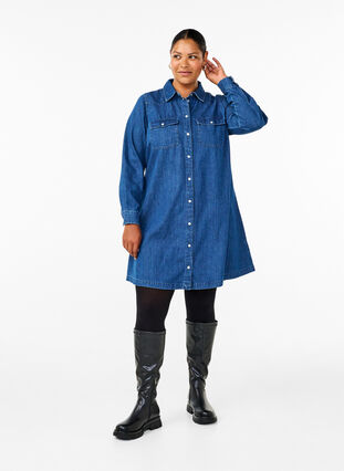 Zizzi Robe en jean avec boutons, Medium Blue Denim, Model image number 2