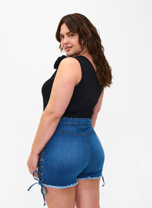 Zizzi Shorts en jean avec détails à lacets, Blue Denim, Model image number 1