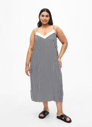 Zizzi FLASH - Robe à bretelles rayée en viscose, Black White Stripe, Model image number 0