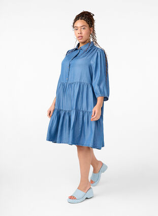 Zizzi Robe en jean en TENCEL™ Lyocell avec manches 3/4, Blue Denim, Model image number 2