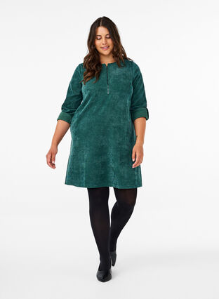 Zizzi Robe en velours avec détail de fermeture éclair, Posy Green, Model image number 2