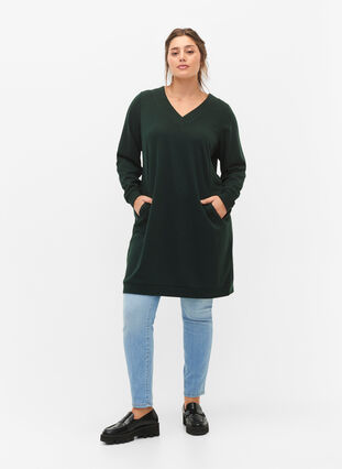 Zizzi Robe sweat-shirt avec col en V, Scarab, Model image number 2