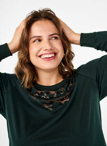 Zizzi Sweatshirt avec ornements en dentelle, Scarab, Image image number 0