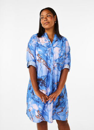 Zizzi Robe chemise en viscose avec imprimé marbre, Palace Blue AOP, Model image number 0