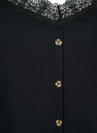 Zizzi Haut à bretelles avec bordure en dentelle et boutons, Black, Packshot image number 2