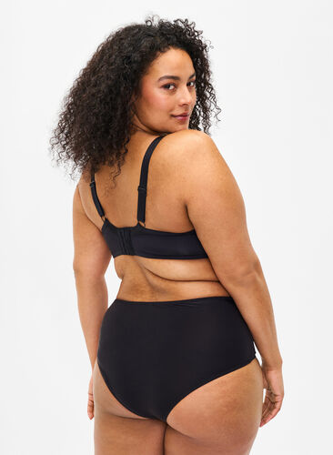 Zizzi Soutien-gorge rembourré à armatures avec broderie, Black, Model image number 1