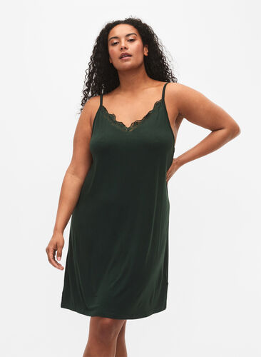 Zizzi Chemise de nuit avec bord dentelle en viscose, Scarab, Model image number 0