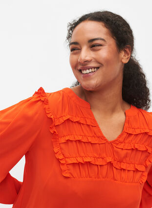 Zizzi Blouse à manches longues avec des détails froncés., Orange.com, Model image number 2