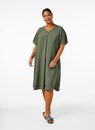 Zizzi Robe à col en V en viscose, Thyme, Model image number 0