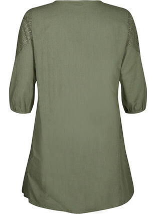 Zizzi Robe en mélange de coton et de lin agrémentée de détails en crochet, Deep Lichen Green, Packshot image number 1