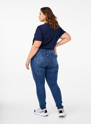 Zizzi Jeans Amy très ajusté avec effet usé, Blue Denim, Model image number 1